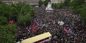 Decenas de miles de personas salen a las calles en las protestas estudiantiles en Francia