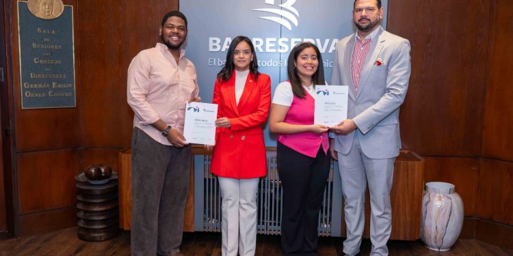 Banreservas entrega becas Creativos Globales para estudiar en Miami Ad School Punta Cana