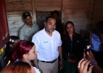 Pablo Ulloa visita a familia de niña fallecida en Barrero y ofrece acompañamiento institucional