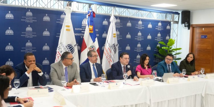 Ministro Sanz Lovatón destaca importancia de la calidad para la economía dominicana
