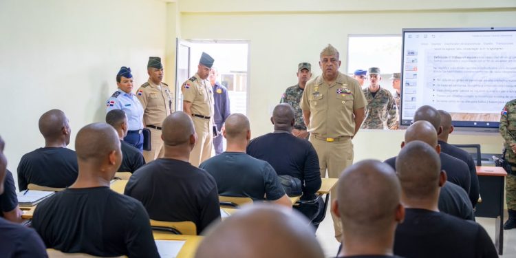 Lee Ballester supervisa jornada de entrenamiento de aspirantes a agentes migratorios