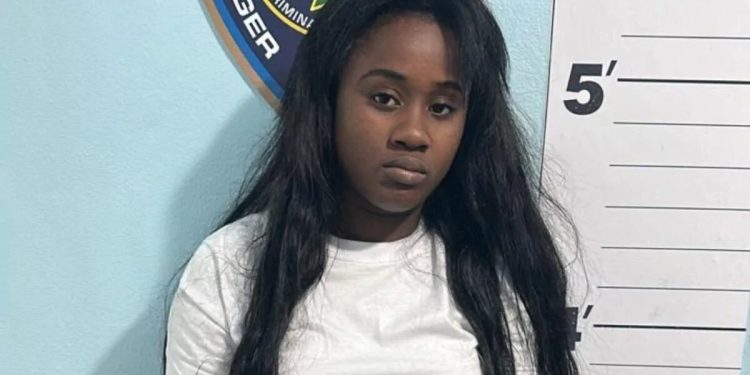 Policía arresta en Capotillo a mujer buscada por asociación de malhechores y robo