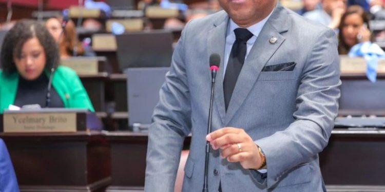 Diputado Ramón Raposo aboga por construcción de centro especializado para pacientes con diabetes e hipertensión en Santo Domingo Norte