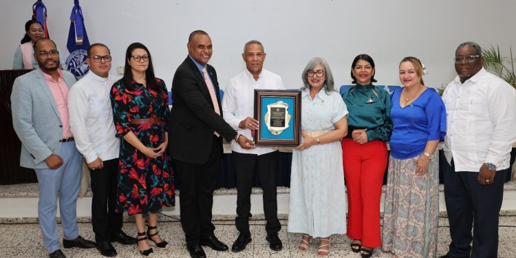 UASD celebra simposio sobre autismo y TDAH dedicado al senador Franklin Romero