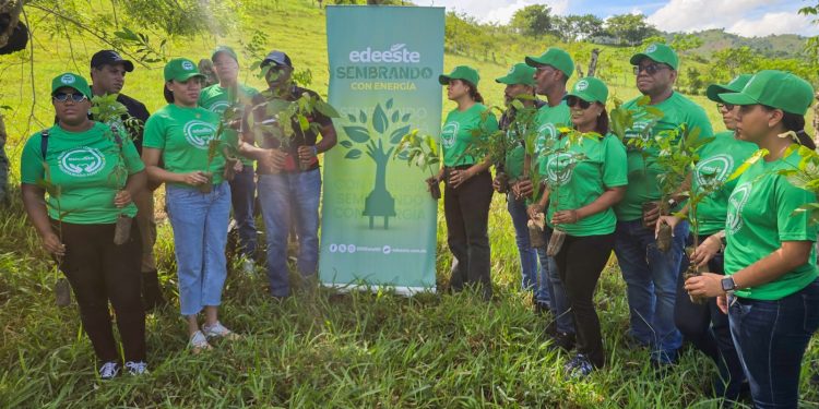 Edeeste y Ministerio de Medio Ambiente realizan jornada de reforestación en el Seybo