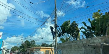 Imponen prisión preventiva a hombre sorprendido manipulando ilegalmente redes eléctricas de EDEESTE en La Romana