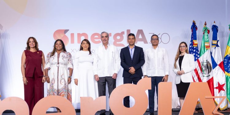 Abinader inaugura congreso SinergIA 360 y convoca al PMI República Dominicana a construir el marco normativo para los proyectos del Estado