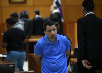 Jean Andrés Pumarol Fernandez, debe ser procesado como una persona normal, para que responda por los hechos que cometió