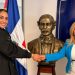 Consulado dominicano en Houston recibe busto de Juan Pablo Duarte