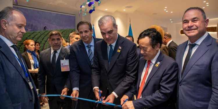 Presidente Abinader inaugura salón República Dominicana en la FAO y reafirma compromiso con el Hambre Cero