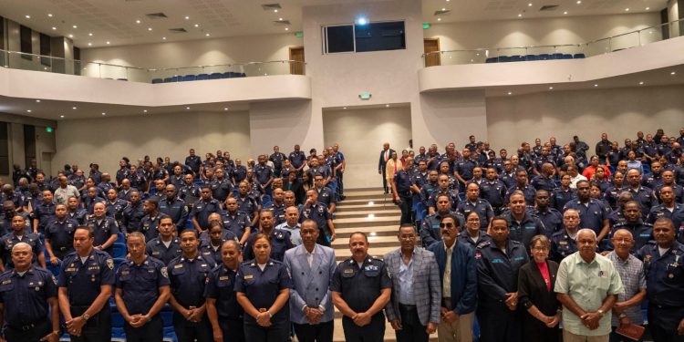 Policías amplían conocimientos sobre geopolítica aplicada a la inteligencia artificial en el IPES
