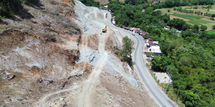 MOPC avanza en fase de ampliación de la carretera Federico Basilis en Jarabacoa