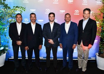 Comercial Karros presenta la nueva Geely Starray GF-2027 e inaugura su cuarto showroom