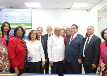 Gobierno otorga pensiones de RD$40,000 y seguro médico a notarios