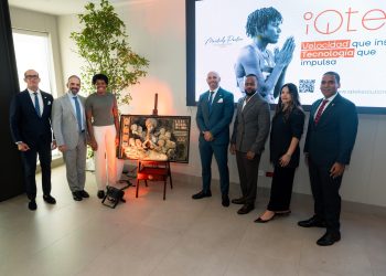 iQtek rinde homenaje a Marileidy Paulino con una obra artística que celebra sus victorias y el orgullo dominicano