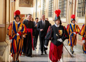 Presidente Abinader y  secretario de Estado de la Santa Sede,  Pietro Parolin abordan asuntos de Estado y la situación internacional en el Vaticano