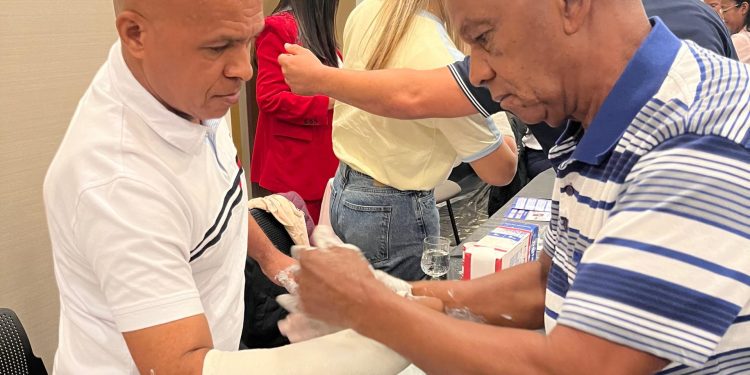 Técnicos del Hospital Darío Contreras reciben entrenamiento en Colombia sobre nuevos métodos de enyesado y manejo de fracturas