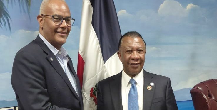 Presidente de la Hermandad de Veteranos se reúne con veteranos dominicanos en Nueva York y recibe distinción honorífica de la Cámara Dominico-Americana de Comercio