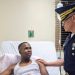 Director general de la Policía visita agente herido en cumplimiento de su deber en Barahona