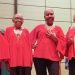 Adultas mayores participan en pasarela de modas