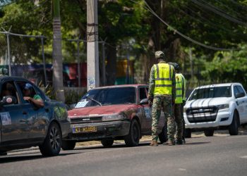 INTRANT y DIGESETT fiscalizan 15 “conductores piratas” en corredores del DN