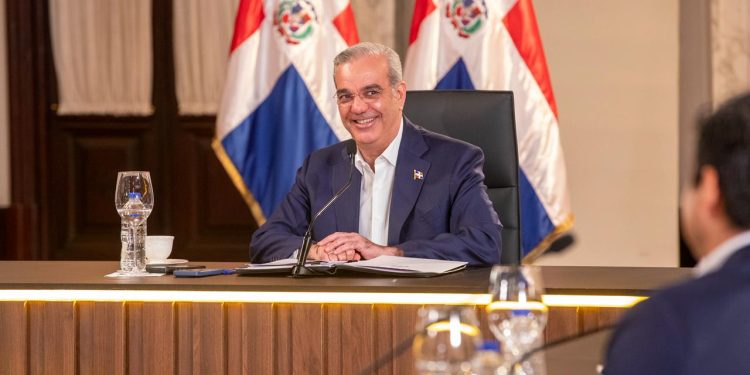Más de la mitad aprueba a Abinader y David Collado lidera la carrera hacia 2028, según CID Latinoamérica