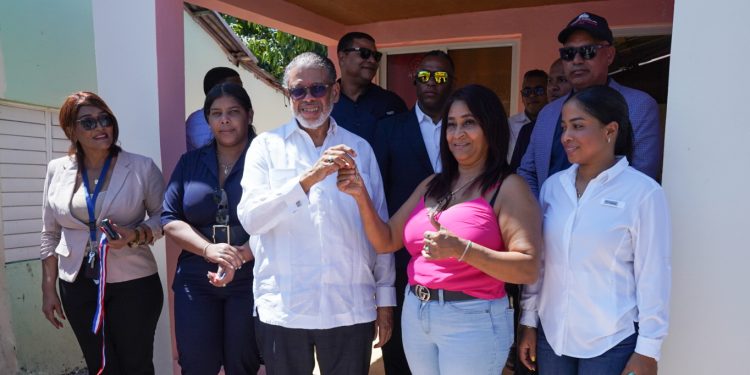 Gobierno, a través de Desarrollo de la Comunidad, entrega vivienda en Las Matas de Farfán