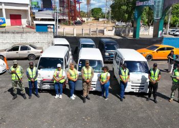 INTRANT retiene vehículos a haitianos que ofrecían servicios ilegalmente en Ciudad Juan Bosch