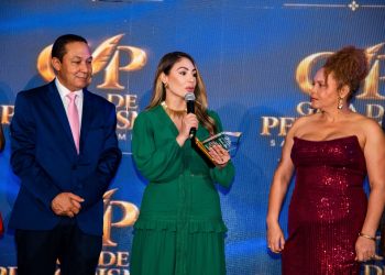 CDP reconoce a Iluminada Muñoz en la gala de periodistas de Sánchez Ramírez