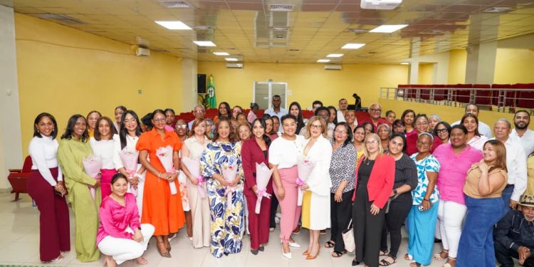 Mujeres con Propósito realizan el panel “Cuando una mujer se prepara, una comunidad avanza”