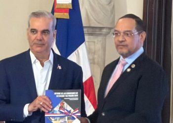 Rodolfo Valentín entrega al presidente Luis Abinader informe sobre las condiciones de detención y prisión 2025