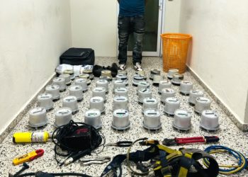 Apresan hombre y ocupan 42 medidores eléctricos durante allanamiento en La Vega
