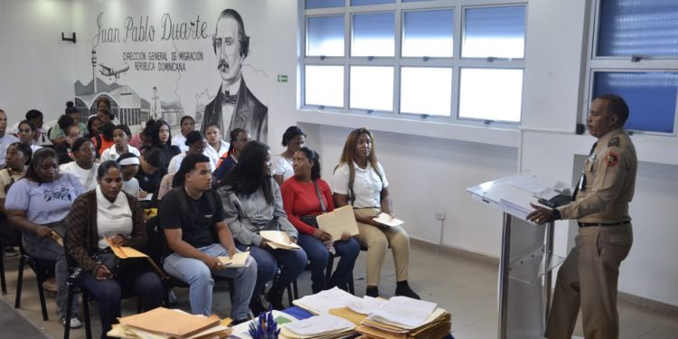 DGM informa que 1,135 bachilleres aspiran a ser agentes de interdicción migratoria