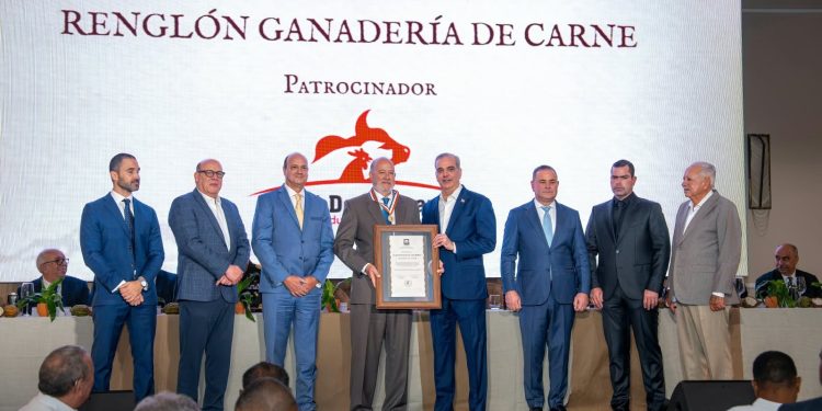 ADHA reconoce a 13 productores y agroempresarios del agro y llama a transformar las políticas públicas del sector