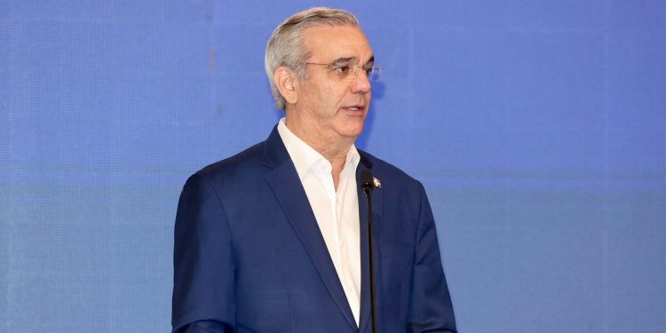 Abinader ocupa el tercer lugar entre los presidentes mejor valorados de América Latina, según CB Global Data