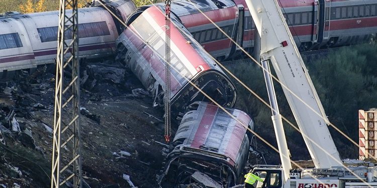 Suben a 69 las muertes por el choque de trenes en España: Pedro Sánchez pidió esclarecer las causas del accidente