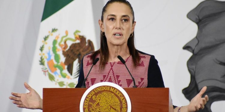 Sheinbaum niega consumir drogas durante su primer directo en redes sociales