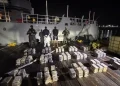 Interceptan lancha en Baní con 389 paquetes de presunta cocaína
