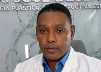 Cirujano condenado por muerte de paciente recupera su libertad tras decisión judicial
