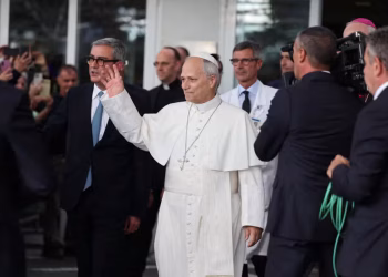 El papa León XIV salió del hospital tras ser dado de alta