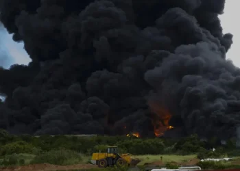 Incendio en depósito de combustible en Cuba deja varios heridos, uno crítico y otro grave
