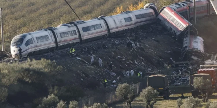 España: identificaron a 13 de los 69 muertos en el accidente ferroviario