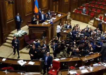 Diputados protagonizan una pelea en el Parlamento armenio