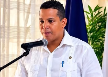 Arrestan al director de un distrito municipal de La Vega por posesión de armas sin permisos