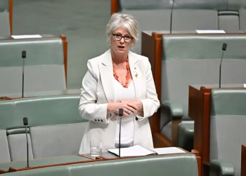 Diputada australiana pierde ambas piernas tras ser atropellada intencionalmente